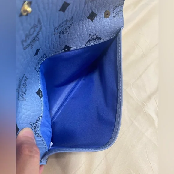 MCM powder blue beauty bag converted into a crossbody bag - Picture 3 of 11